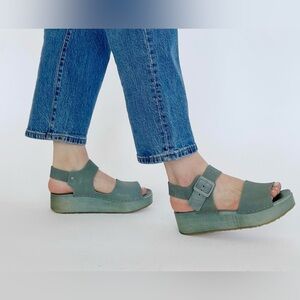 BRYR Handmade Platform Sandal Monochrome Ursi Ocean or green Size 8 leather wood